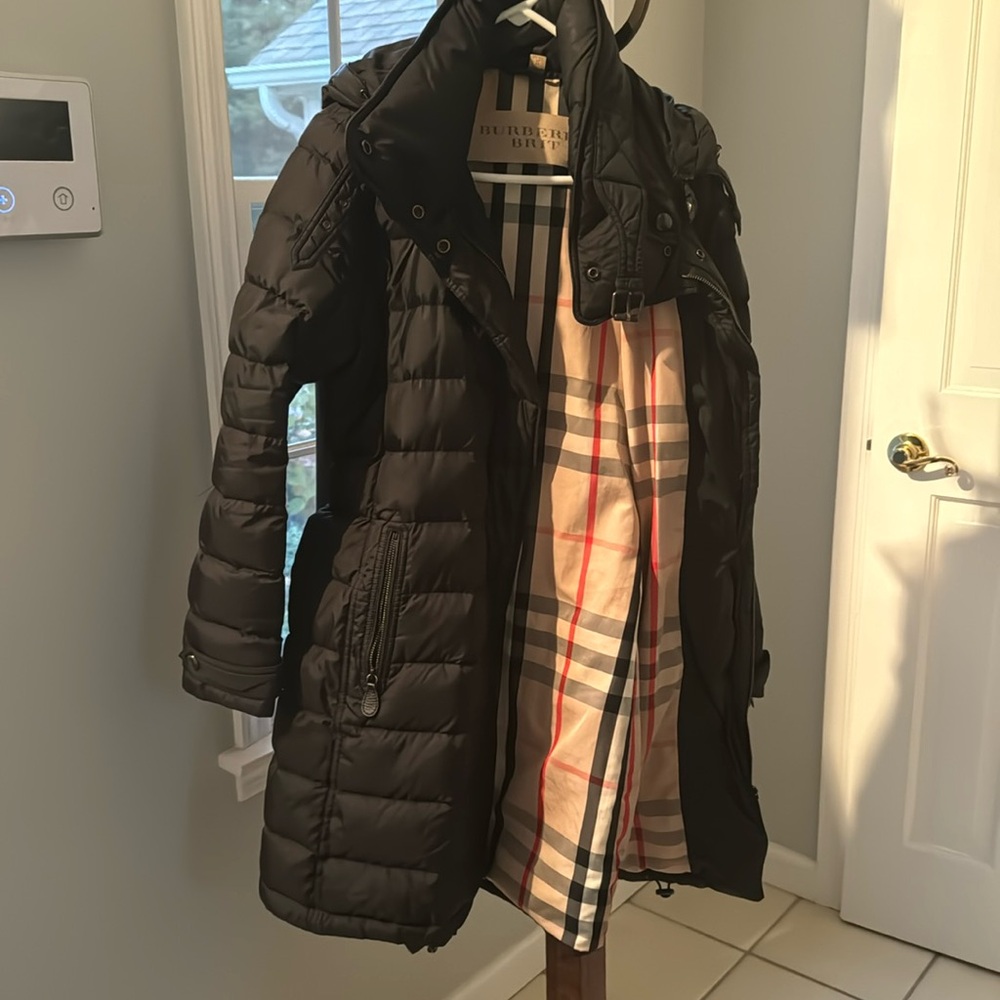 Used but in perfect condition. Burberry woman’s puffer coat XL Authentic
